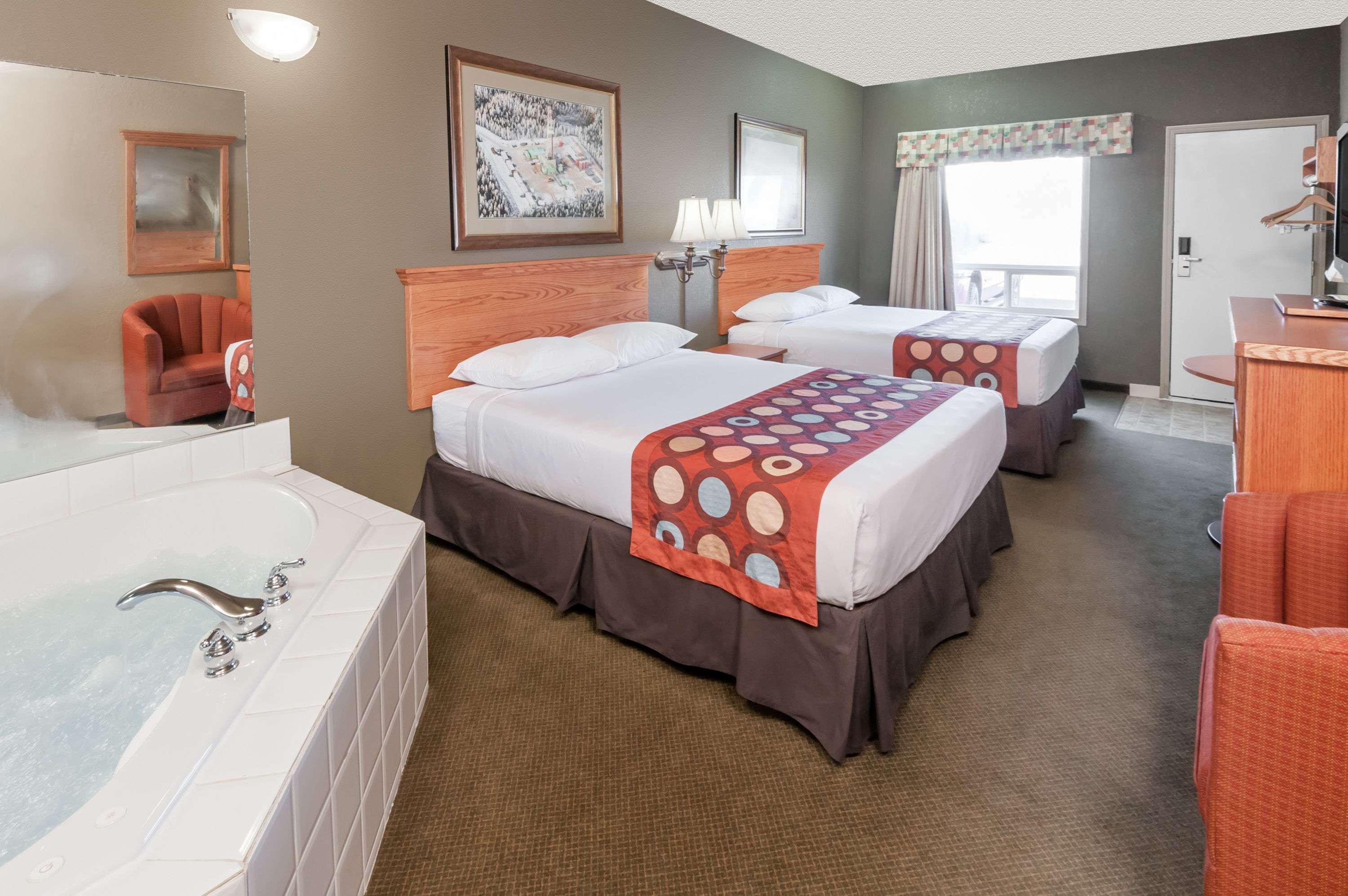 Super 8 By Wyndham Three Hills Ab Hotel Exterior photo